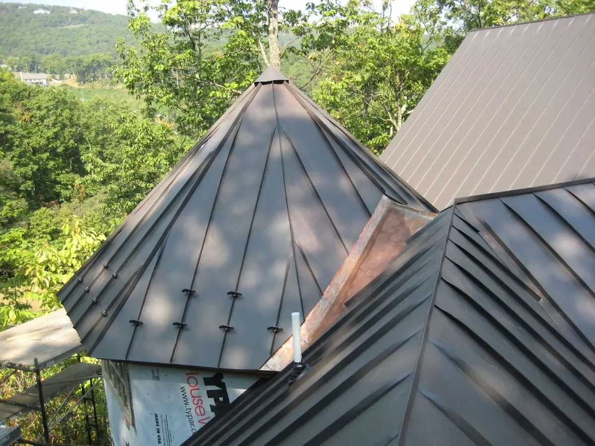Professional Roof Tarp Installation by Craftsman Roofing in Luray